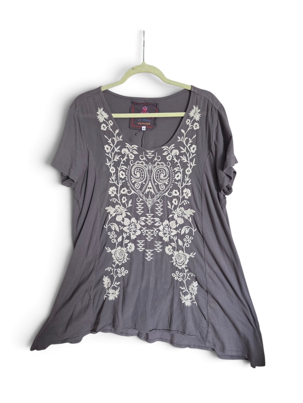 Johnny Was Gray Short-Sleeve Scoop Neck Tee with White Embroidery